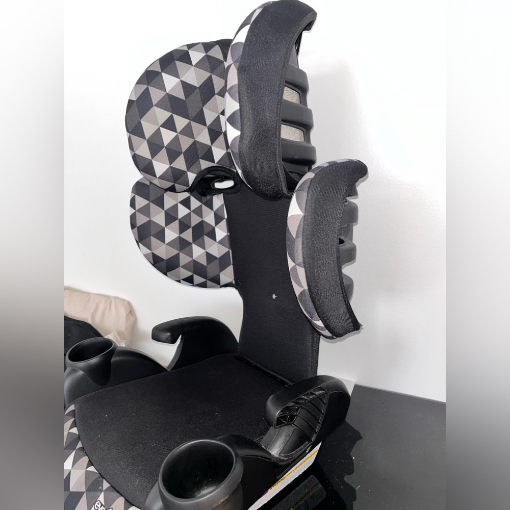 I'm selling my son's baby chair!!